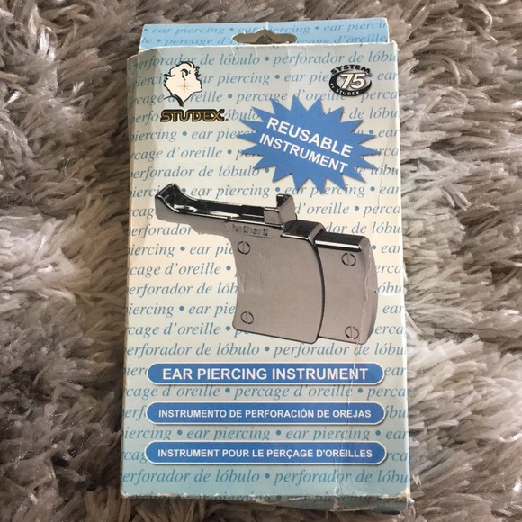 Ear piercing instrument - Picture 1 of 1